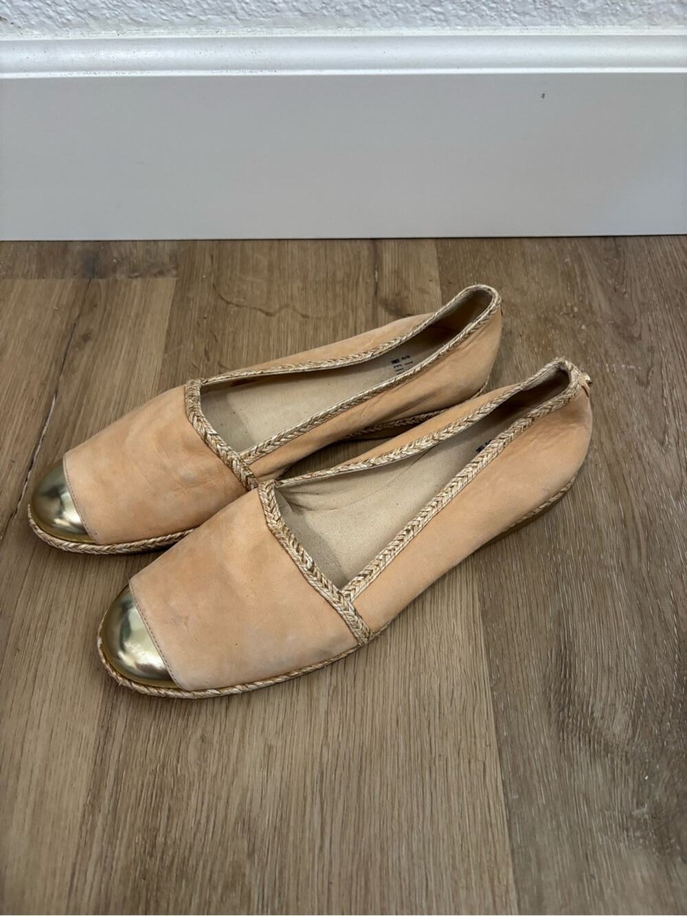 Stuart Weitzman Tan suede Espadrille flat gold-tone toe flats Womens 8.5M